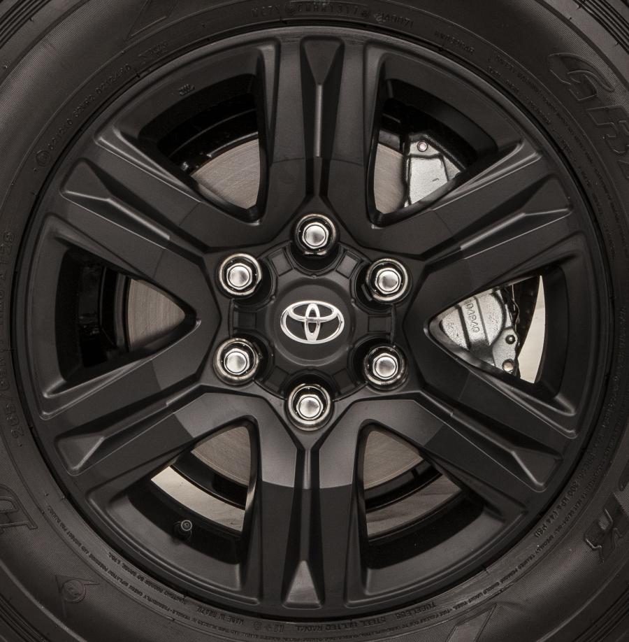 Колеса Toyota Hilux SR Challenge Double Cab 2017 года  (LA) (фото 6 из 31)